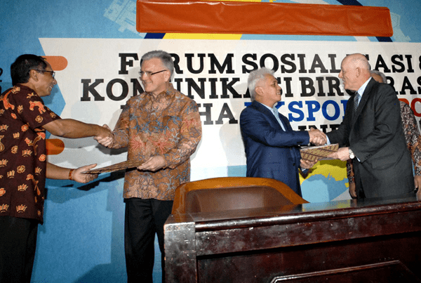  RIM Tandatangani MoU Dengan Institute Teknologi Bandung (ITB) untuk Pengembangan Aplikasi Mobile RIM-MoU-ITB