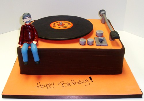 4 anos de AAP !! Old-fashioned-turntable