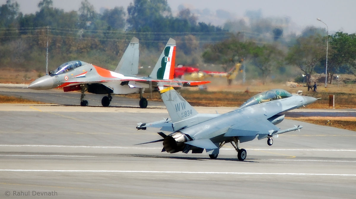 F 16  Photo Su-30-and-F-16