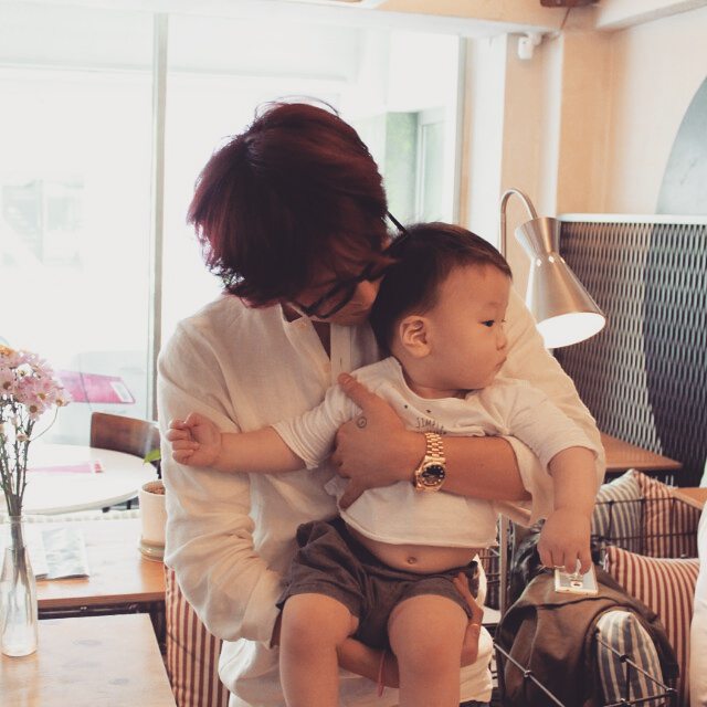 GD - [4/9/15][Pho] GD & baby 1516650_903776146368944_1644387609_n