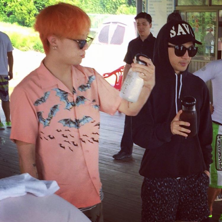 [15/7/15][Pho] GDYB ghi hình cho Infinity Challenge tại công viên nước Chuncheon (14/7) G-Dragon__Tae_Yang_-_ONE_Water_Leisure_-_14jul2015_-_ming009__-_02