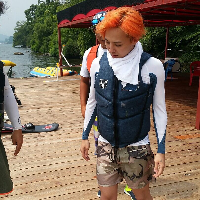 [15/7/15][Pho] GDYB ghi hình cho Infinity Challenge tại công viên nước Chuncheon (14/7) G-Dragon__Tae_Yang_-_ONE_Water_Leisure_-_14jul2015_-_ming009__-_03