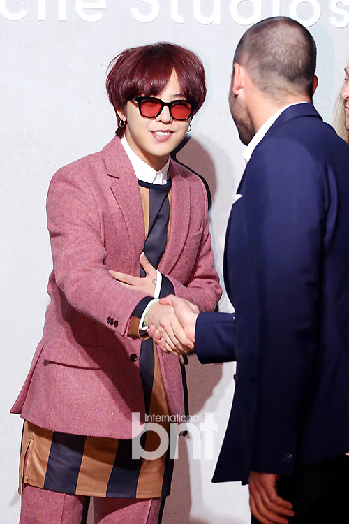 [18/9/15][Pho/Vid] GD tham dự lễ khai trương ACNE Studios G-Dragon%20Acne%20Studios%20opeining%202015-09-18%20(4)