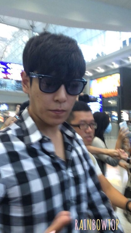 [27/9/14][Pho] TOP @ Hồng Kông 7a8acb9cf5