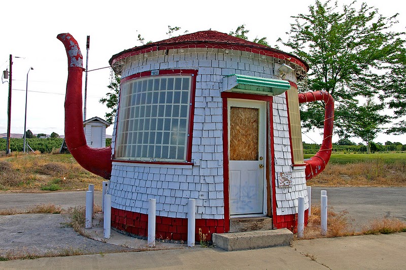 عندما يبدع المهندسون :/< Teapot-Dome-Gas-Station