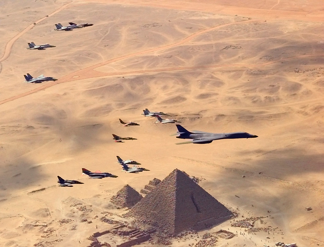 الجيش المصرى 2011 +صور متجدد B1-B_with_Pyramids_01