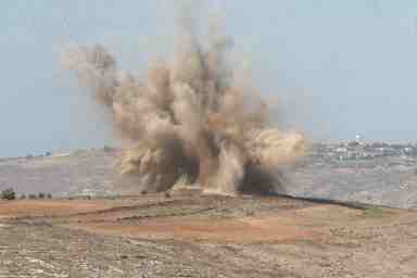 اقوى انواع الاسلحة صور صواريخ, صور دبابات , صور السفن الحربية 1019-unifil-bombs2