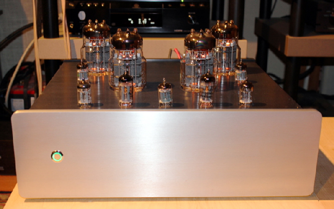 Q-tron PA-12 OTL Tube Amplifier (Stereo 2 x 25W) con transformadores toroidales. Basszilla Platinum Edition MK2, DIY. A_PA12-Front2