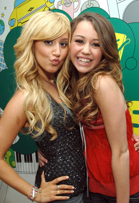 Sahra´s Photos 3669_miley_with_ashleytisdale