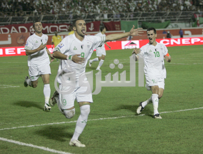 غزال مهاجم ممتاز لكن المنتخب خانه...............????????? 9253_gazal%20le%20buteur