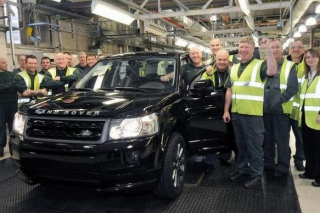 Enquanto isso, na Argentina... - Página 34 Freelander-2-300-mil-na-f%C3%A1brica-inglesa-da-Land-Rover-643x429