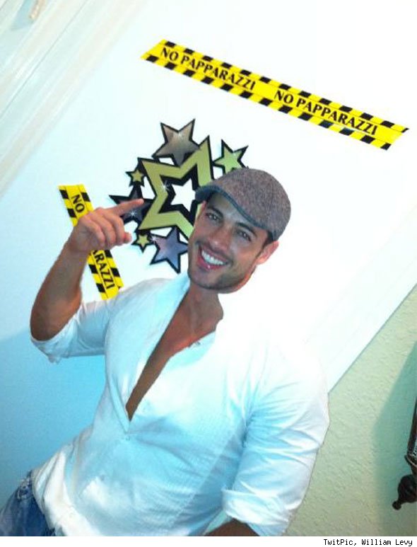 william levy  - Page 36 Levy-fiesta-082911-1314662181