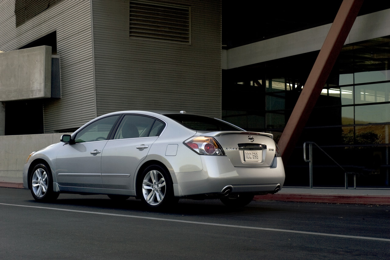 2010 Nissan Altima Coupe 08-2010-altima-sedan