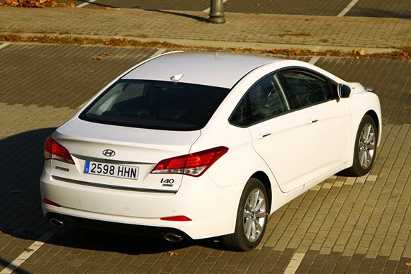 Hyundai España inicia la venta del i40 Sedán (con descuento incluido) 00lri40sexteriores108
