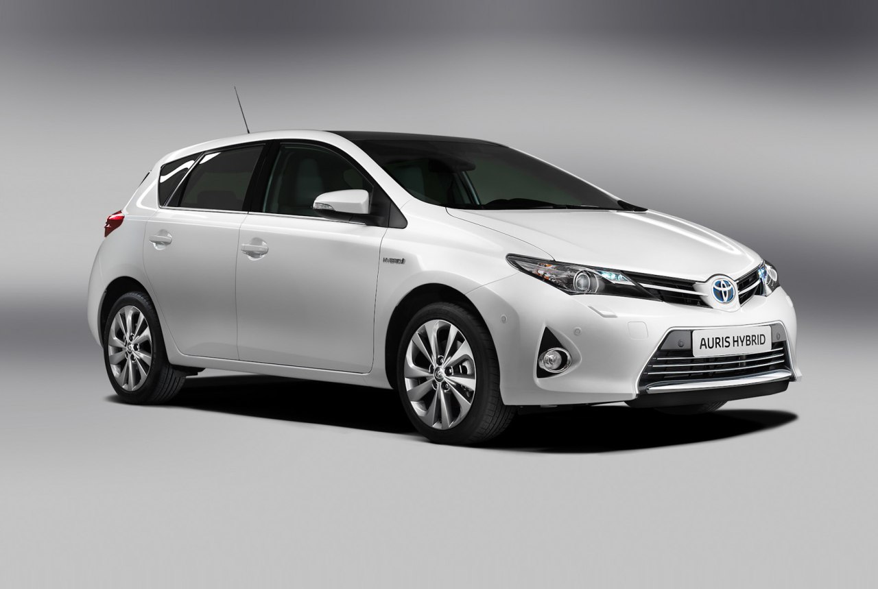 Las estrellas del Salón de París Toyota-auris-full-hybrid-1-