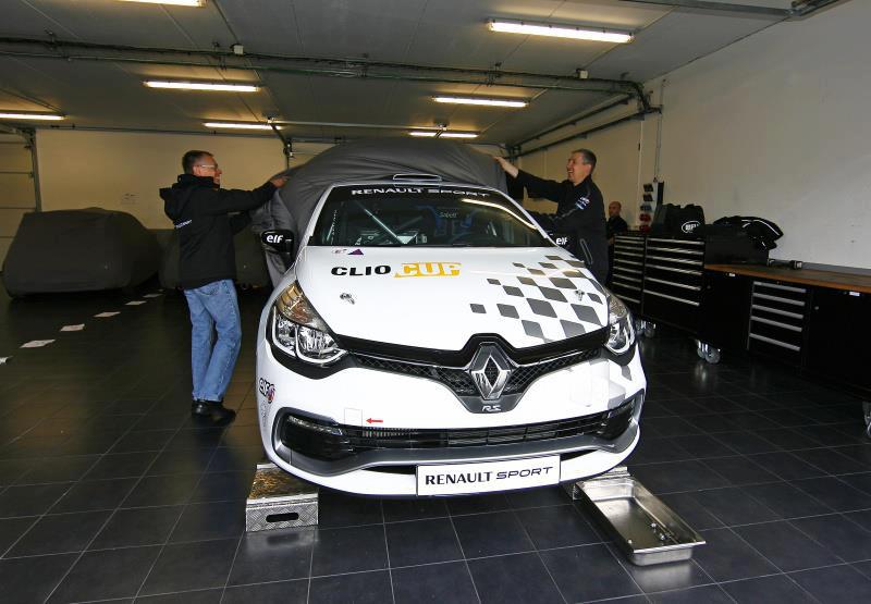 2013 - Renault Clio RS Cup 2013: Un Clio de carreras 5764884694437430862231859312683n-1348918708