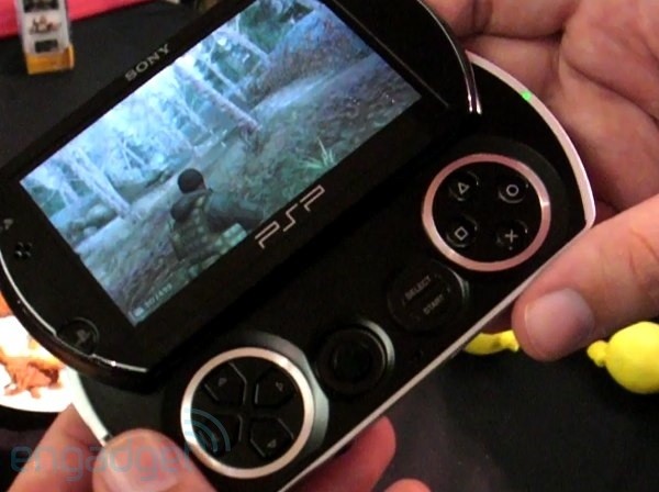 PSP Go seguirá fabricandose en America Pspgo-hands-001