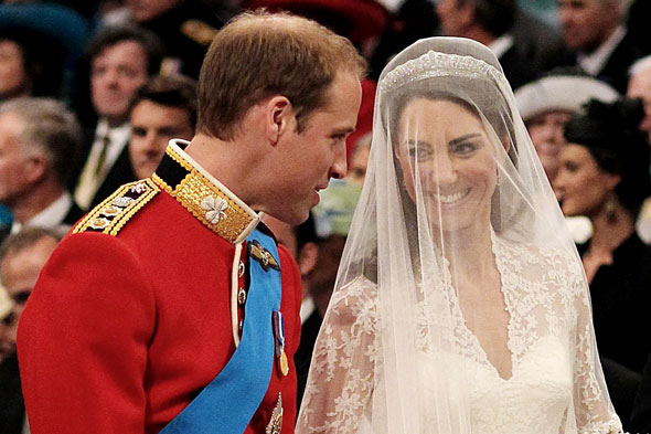 فستان زفاف كيت ميدلتون Kate Middleton Wedding Dress  William-kate-during-ceremony-590kk