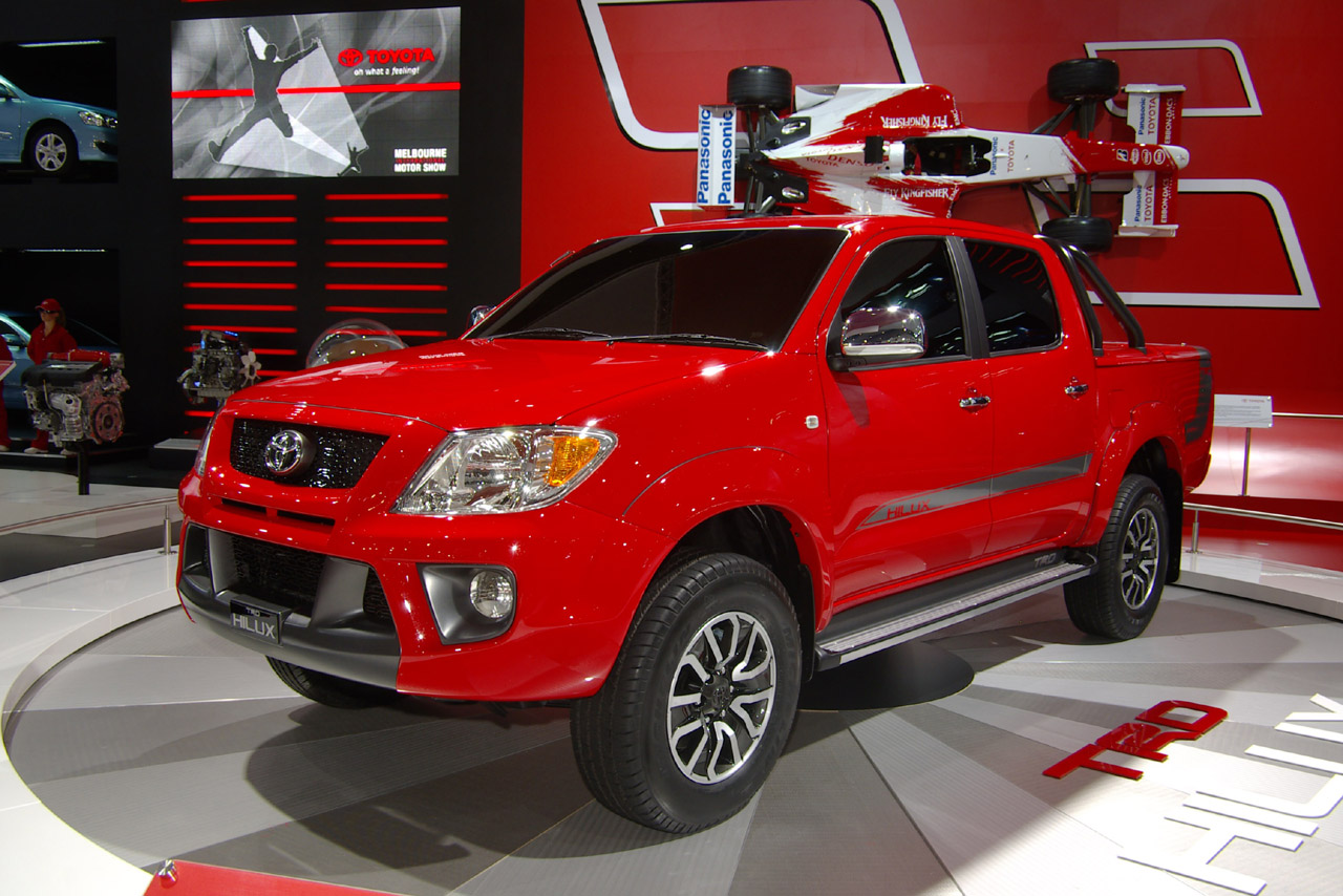    	 XxX  تويوتا  قرش  XxX Trd_aurion_hilux13