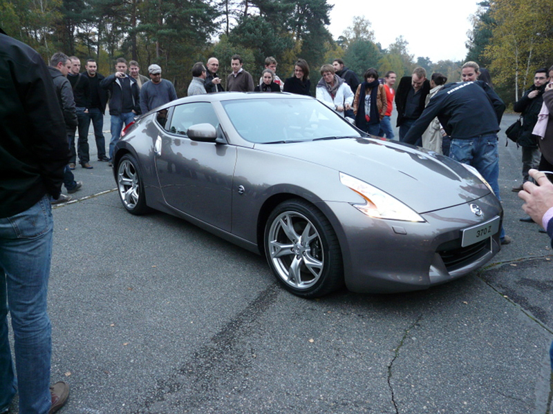 Nissan 370z 01_nissan-370z-uncloaked