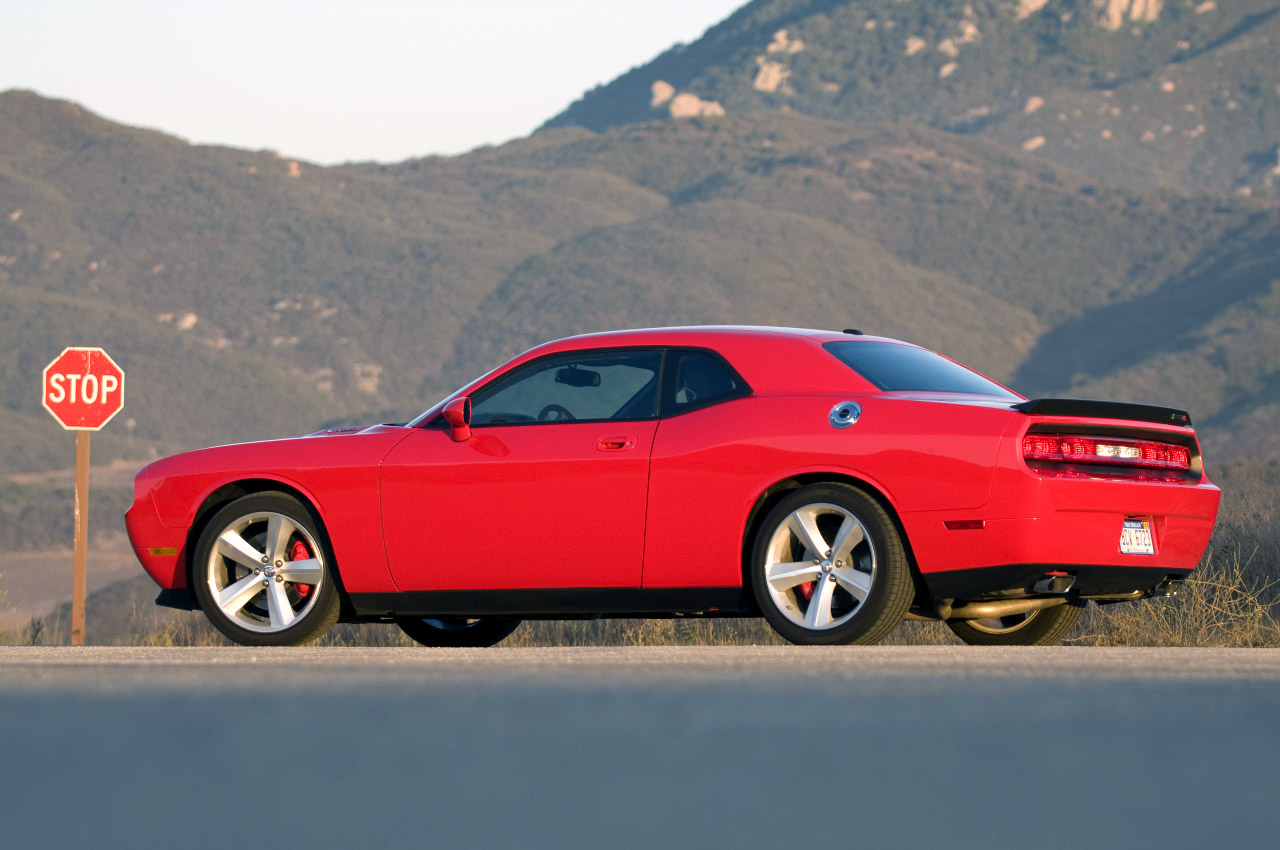 دوج تشالنجر 2010 Dodge Challenger 09challengersrt86sreview_02