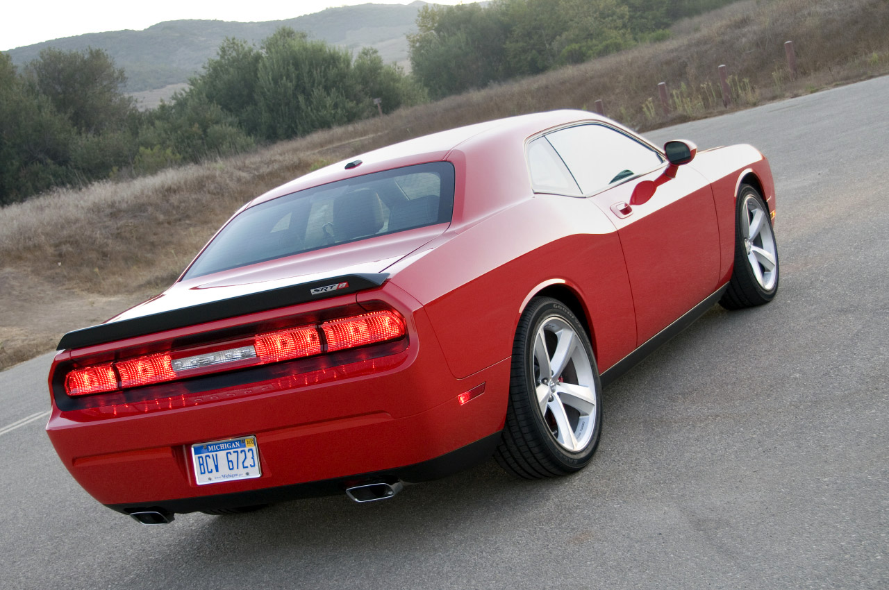 دوج تشالنجر 2010 Dodge Challenger 09challengersrt86sreview_04