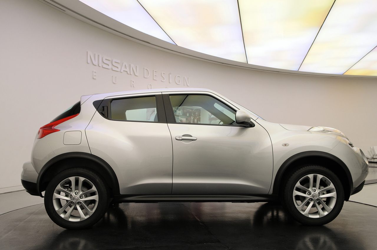 صور سيارات عام 2011 لكل من تويوتا ونيسان وشيفروليه 40-nissan-juke-press