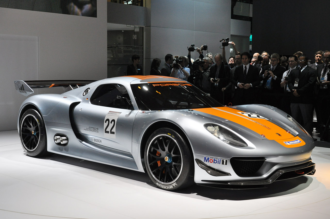 Porsche revela 918 RSR 02-porsche-918-rsr-live