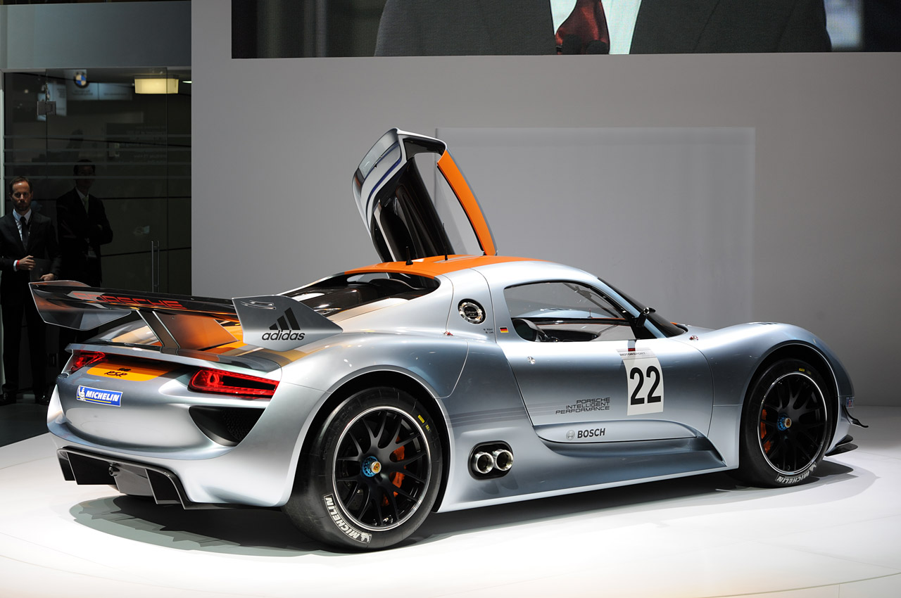 Porsche revela 918 RSR 05-porsche-918-rsr-live