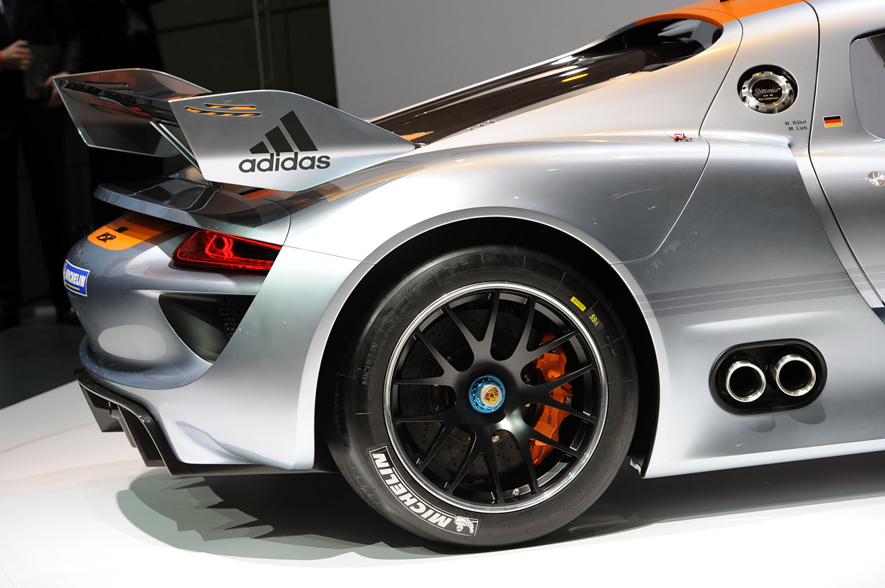 Porsche revela 918 RSR 20-porsche-918-rsr-live