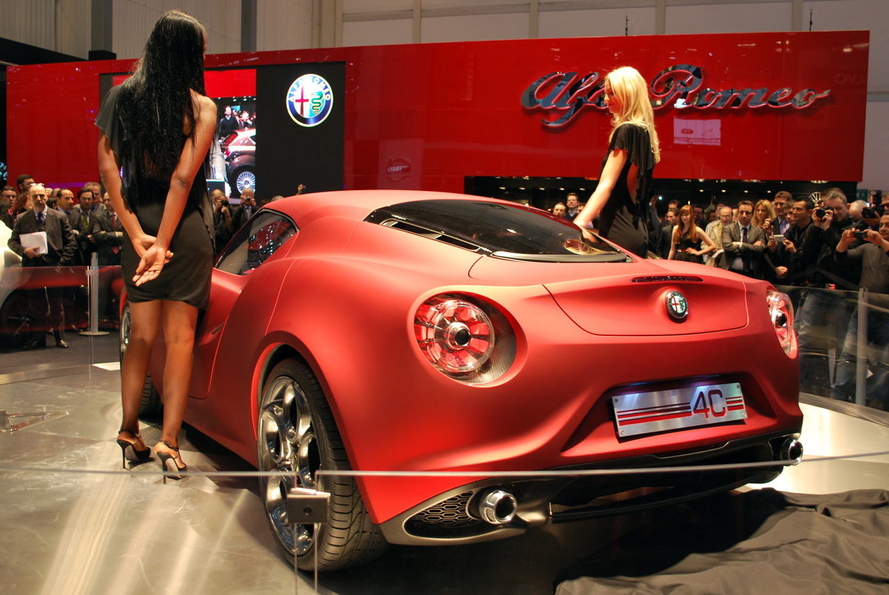 2011 - [Alfa Romeo] 4C  - Page 3 4c-live05