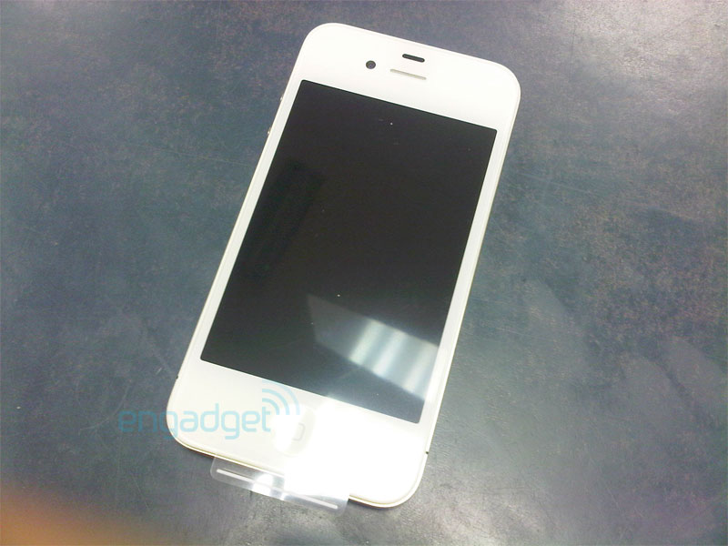 Iphone 4 màu trắng xuất hiện ở Anh Apple-white-iphone-4-vodafone1