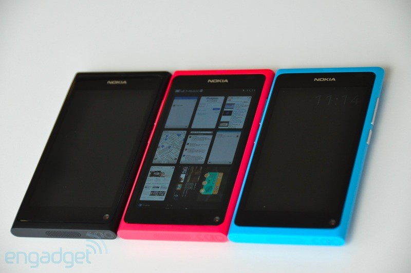 .. صور للجهاز الرائع ونظامه الاروع Nokia N9 ..  11d621215n9ho