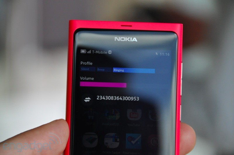 .. صور للجهاز الرائع ونظامه الاروع Nokia N9 ..  11d621222n9ho