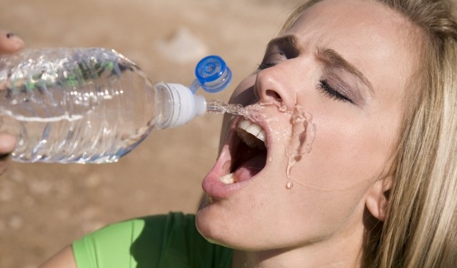 Foro de Salud y Bienestar Mujeres_que_no_saben_beber_agua8