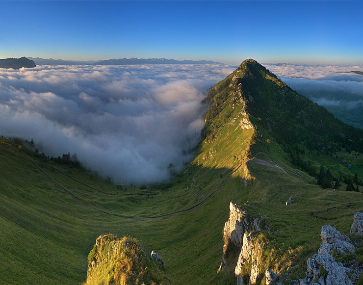 Belles photos  - Page 2 Nuage-montagne