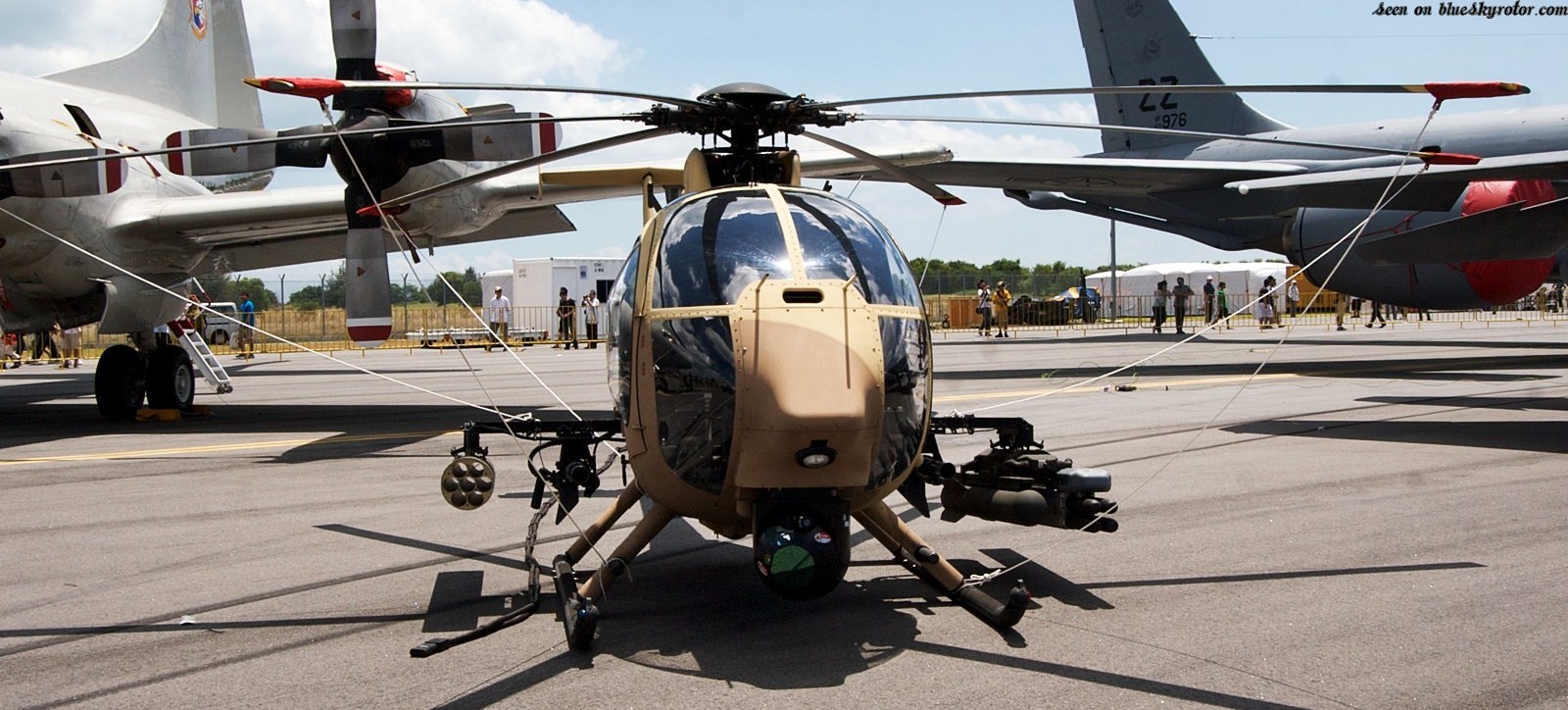 Boeing AH-6 " Little Bird " (Helicóptero ligero artillado USA ) Side_front