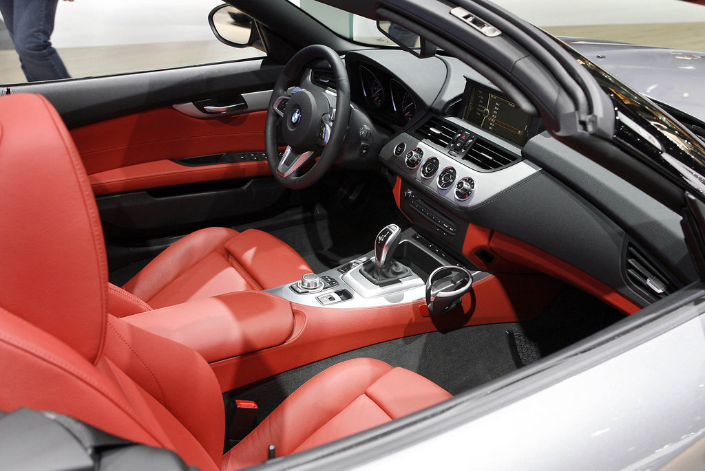 Nuevo Bmw Z4 ¿Que os parece? 2009-bmw-z4-red-leather