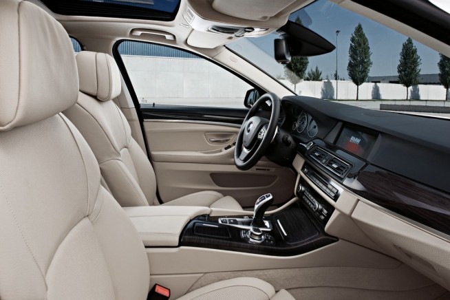 [صورة مرفقة: 2011-bmw-5-series-photos-493-654x436.jpg]