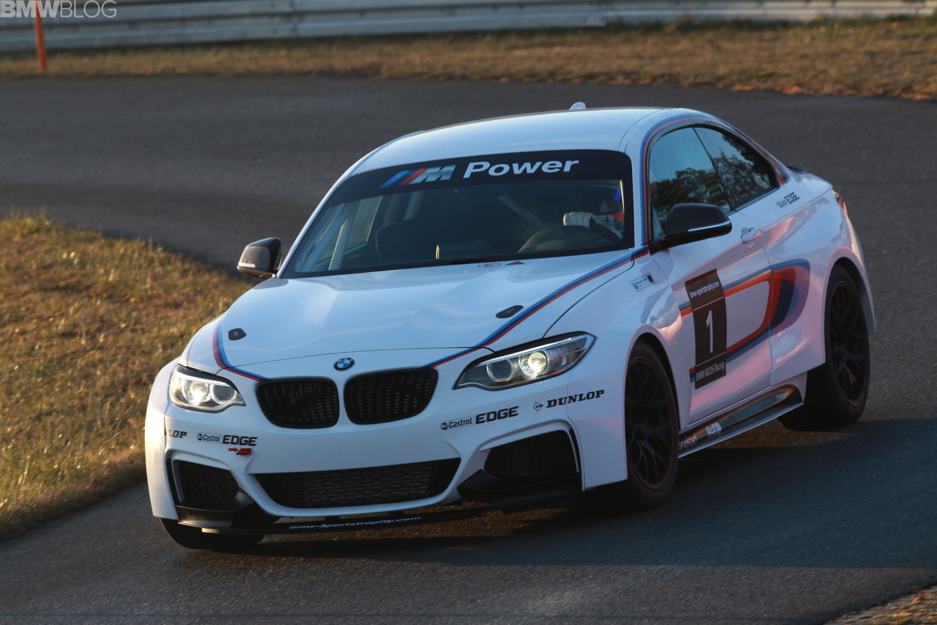 2013 - [BMW] Série 2 - Coupé/Cab. [F22/3] - Page 15 BMW-M235i-racing-car-las-vegas-02