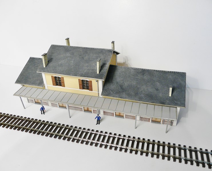 [Bois Modelisme] La gare d'Egrèze Maquette_gare_ho_maquette_ho_maquette_ho_train_maquette_bois_a_construire_maquette_bois_maquette_carton_maquette_en_bois_maquette_bois_batiment_modele_reduit_ho_BOIS_MODELISME_11