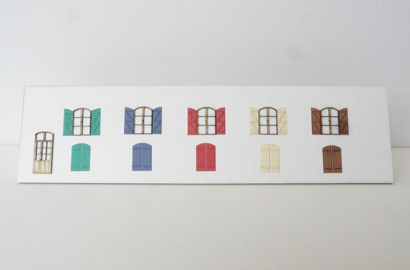 [Bois Modelisme] Huisseries : portes, fenêtres, volets & vitrages - Couleurs Modelisme_fenetre_fenetre_en_bois_miniature_fabriquer_fenetre_miniature_porte_et_fenetre_miniature_porte_HO_fenetre_HO_huisserie_HO_1_BOIS_MODELISME_