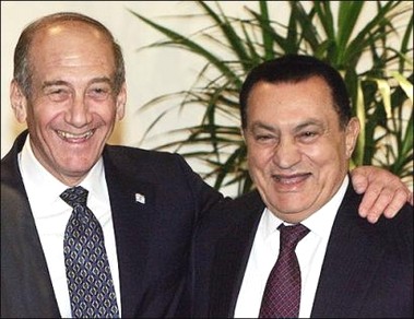 Al Hamdou li Allah, le dictateur Moubarek, a chuté ! Mubarak_and_olmert