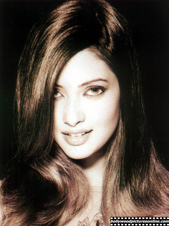 اجمل صور الجميله الهنديه Riya Sen Riya_sen_013_dr