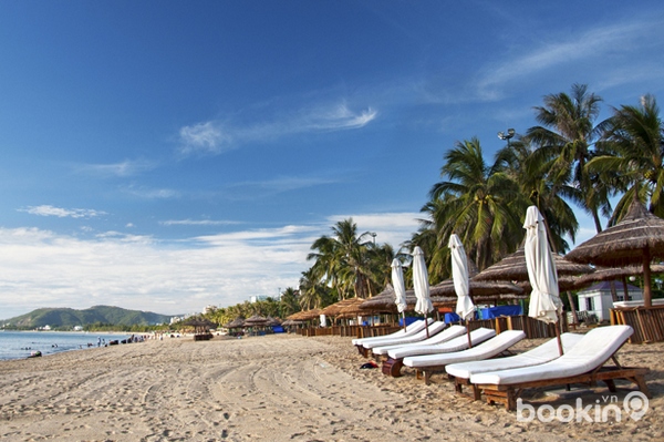 Tour du lịch Nha Trang - Thành phố biển gọi Nha_Trang_beach