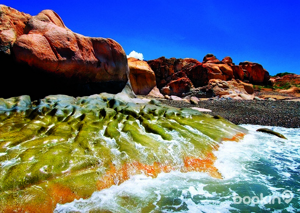 Những điểm tham quan du lịch không thể bỏ qua ở Phan Thiết Ve-co-thach-ngam-bien-troi-lung-linh-9-bookin