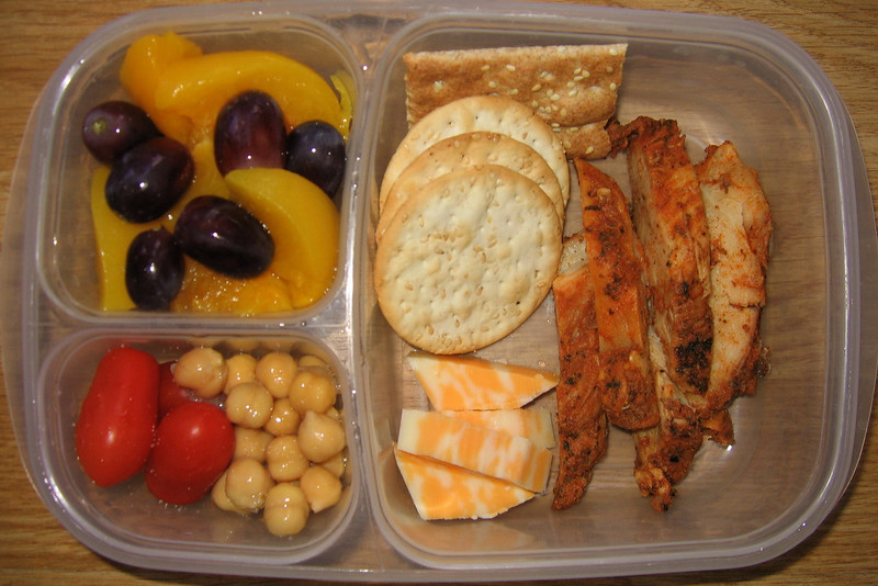  5 أفكار لتجهيز وجبة طفلك المدرسية وبالصور 14 نموذج لتجهيز علبة الطعام (Lunch Box) IMG_9504_resize-L