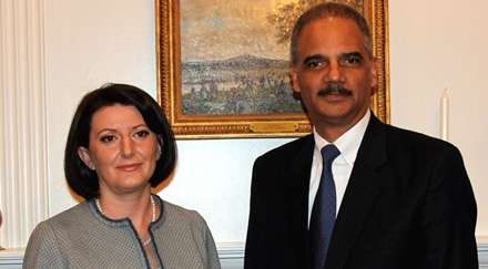 Holder: Me të gjitha kapacitetet të luftohet krimi e korrupsioni 16.president-ksgov-1