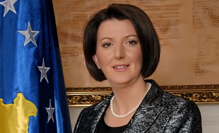 Jahjaga uroi besimtarëve katolikë Kërshëndellat 440-Presidentja_-Jahjaga