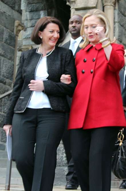 Sekretarja Clinton flet për Presidenten Jahjaga Universitet_3